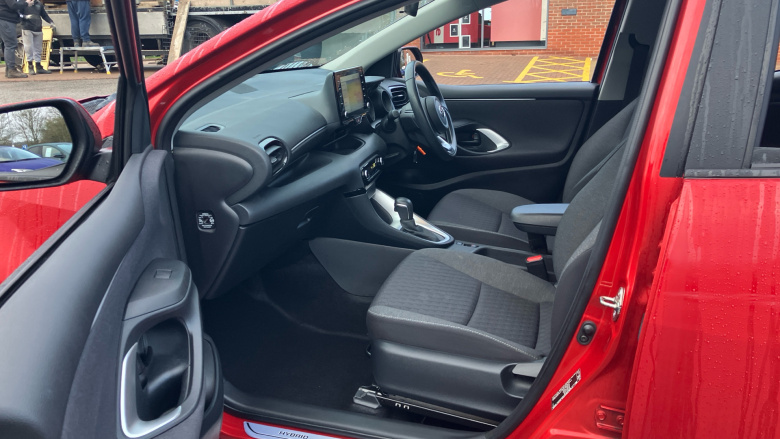 Toyota Yaris 1.5 Hybrid Design 5dr CVT Hybrid Hatchback